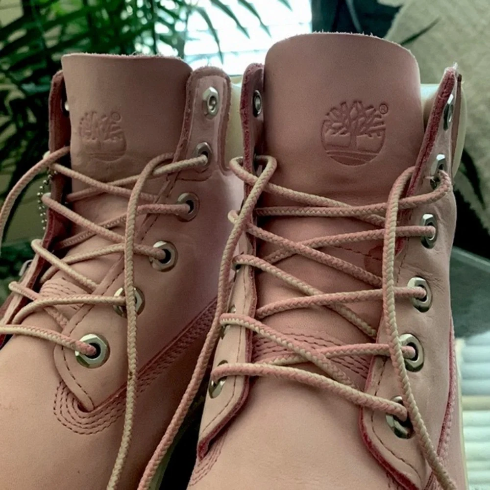 TIMBERLAND Premium 6-Inch Waterproof Boot (WMS SIZE 7)